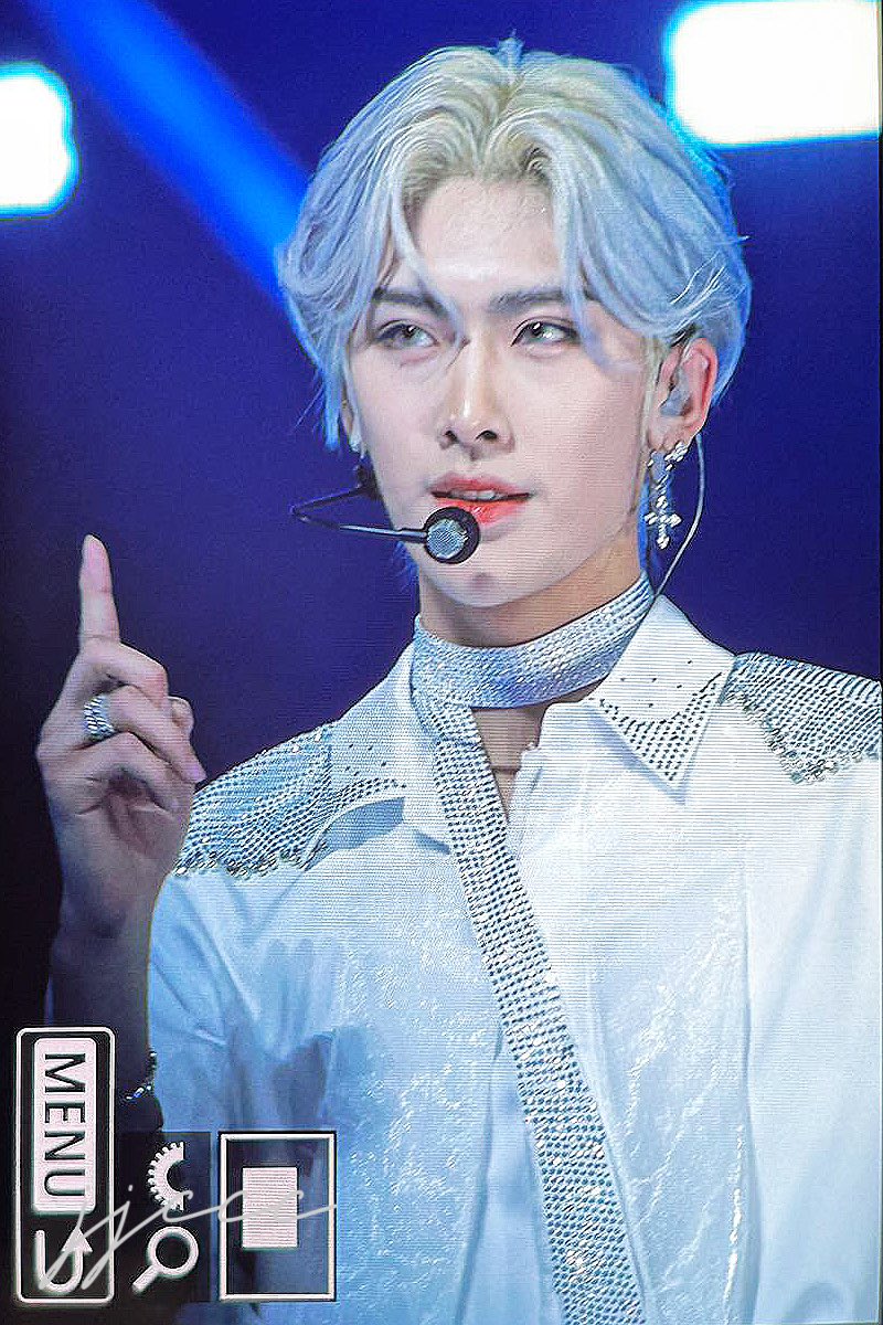 ℛ𝒾𝒸𝓀𝓎 리키

1015 
MCOUNTDOWN PARIS

#ℛ𝒾𝒸𝓀𝓎 #리키 #ZEROBAESONE #ZB1 #RICKY #沈泉鋭 #沈泉锐 #제로베이스원 #飯拍
