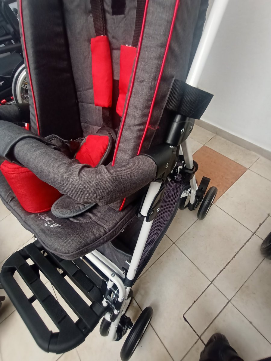 #silladetraslado #coche #pci 
Silla de traslado infantil. Plegado super compacto.
Almohadillas ajustables que permiten adaptarse al crecimiento del niño.
Sistema de Reclinación ( 22º - 34º.)
Ligera y robusta. Aluminio.
Ruedas de gel con amortiguación.