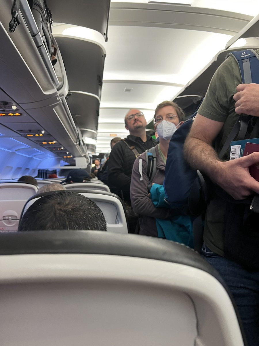jonathanfoodie's tweet photo. @British_Airways good evening - thanks for another #gatefarce on BA0916 to Frankfurt tonight - full flight, too many bags, escalator not working, everyone frustrated and absolutely no control at the gate #everyweek #everyflight oh, and we are late again…. https://t.co/4v2sRp8AMN