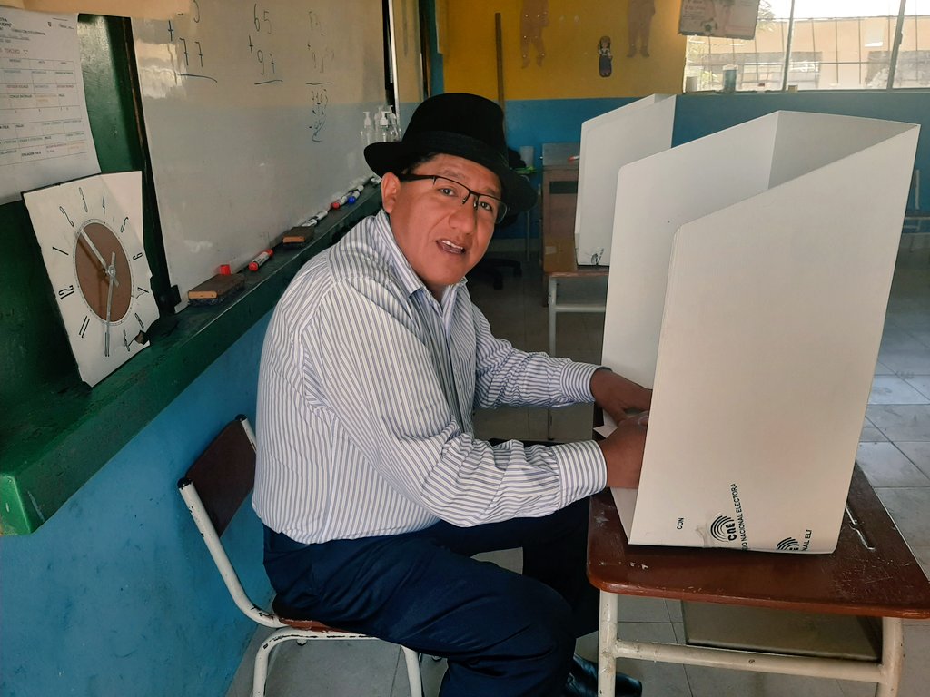Cumpliendo con el deber cívico y democrático. Que viva la democracia.<a href="/LaPosta_Ecu/">La Posta</a> <a href="/democracia/">DEMOCRACIA</a> <a href="/EcuavisaInforma/">Ecuavisa Noticias</a> <a href="/EcuadorTV/">EcuadorTV</a> <a href="/elcomerciocom/">El Comercio</a>