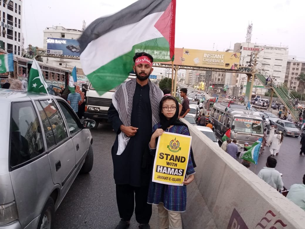 abdullah9ak's tweet photo. 2 different pictures, 2 different years.
But one same message "From RIver to the Sea, Palestine will be free".

#KarachiStands4FreePalestine #PalestineLivesMatter 
#FreePalestine #hamas #طوفان_الأقصى #فلسطين 
#Pakistan #Karachi @KarachiJamaat . https://t.co/ZrPwYcPCVz