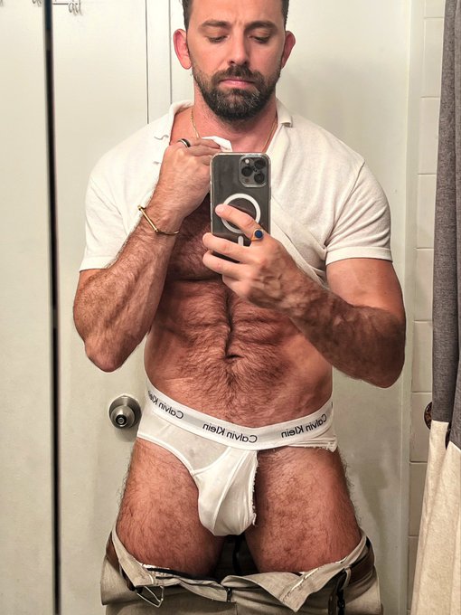 Too big to carry around 😏 https://t.co/59GTrW1nNI