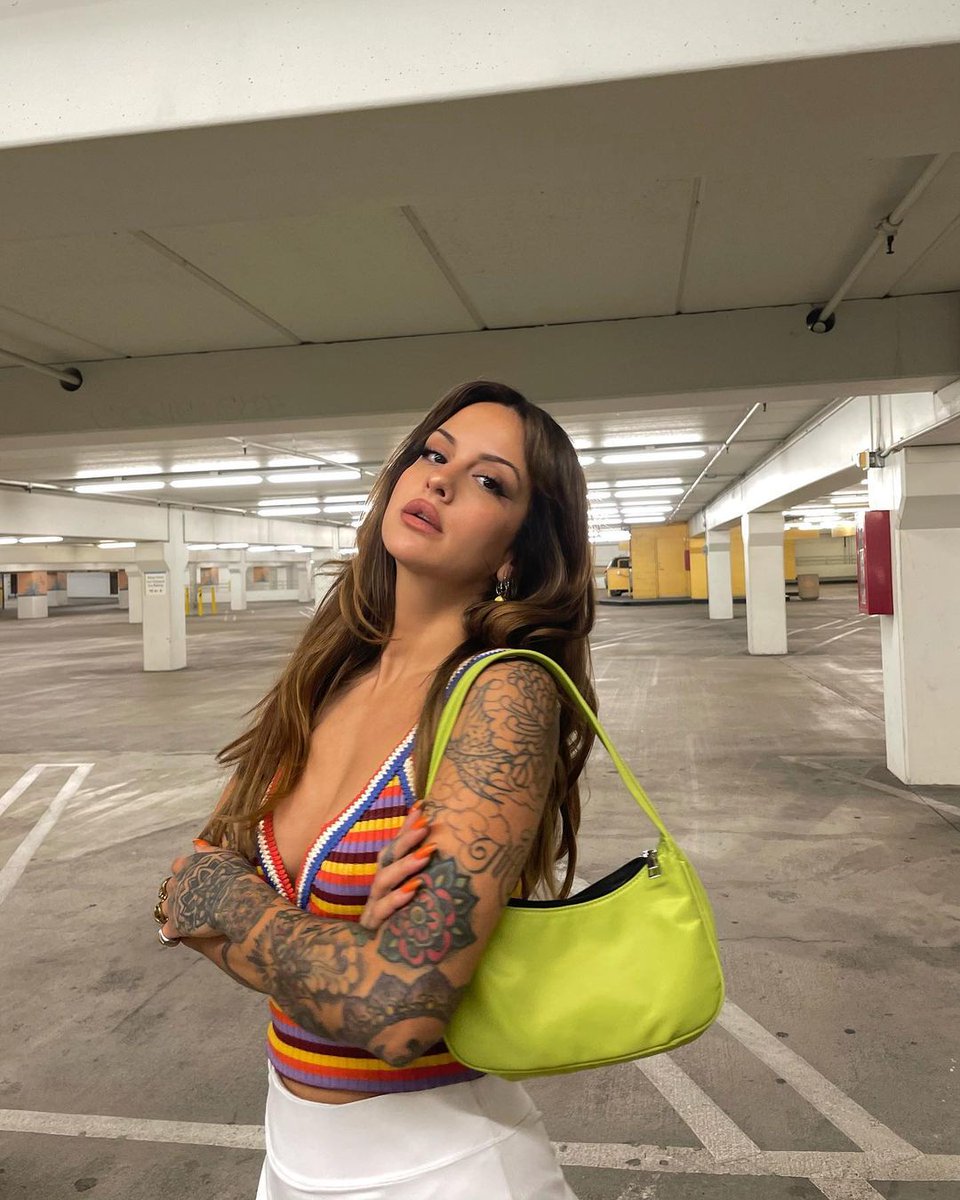 ㅤ

ㅤㅤㅤㅤㅤ𝕾𝕺𝕽𝕽𝖄, 
ㅤㅤㅤme llaman y 𝔫𝔬 𝔠𝔬𝔫𝔱𝔢𝔰𝔱𝔬.
ㅤ𝔐𝔞𝔪𝔦 cocina 𝔯𝔦𝔠𝔬 𝔣𝔦𝔡𝔢𝔬 con 𝔭𝔢𝔰𝔱𝔬.

ㅤ