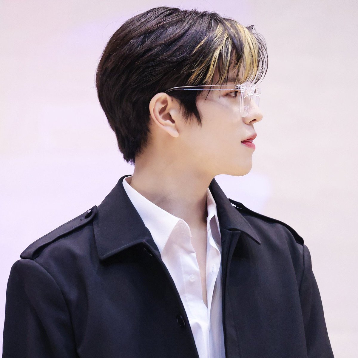 SEUNGFOLDER's tweet photo. this seungmin >>> https://t.co/jmKaYNMzZh
