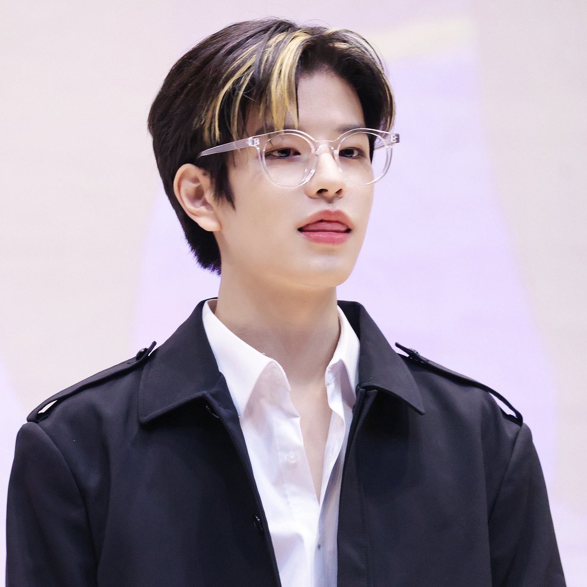 SEUNGFOLDER's tweet photo. this seungmin >>> https://t.co/jmKaYNMzZh