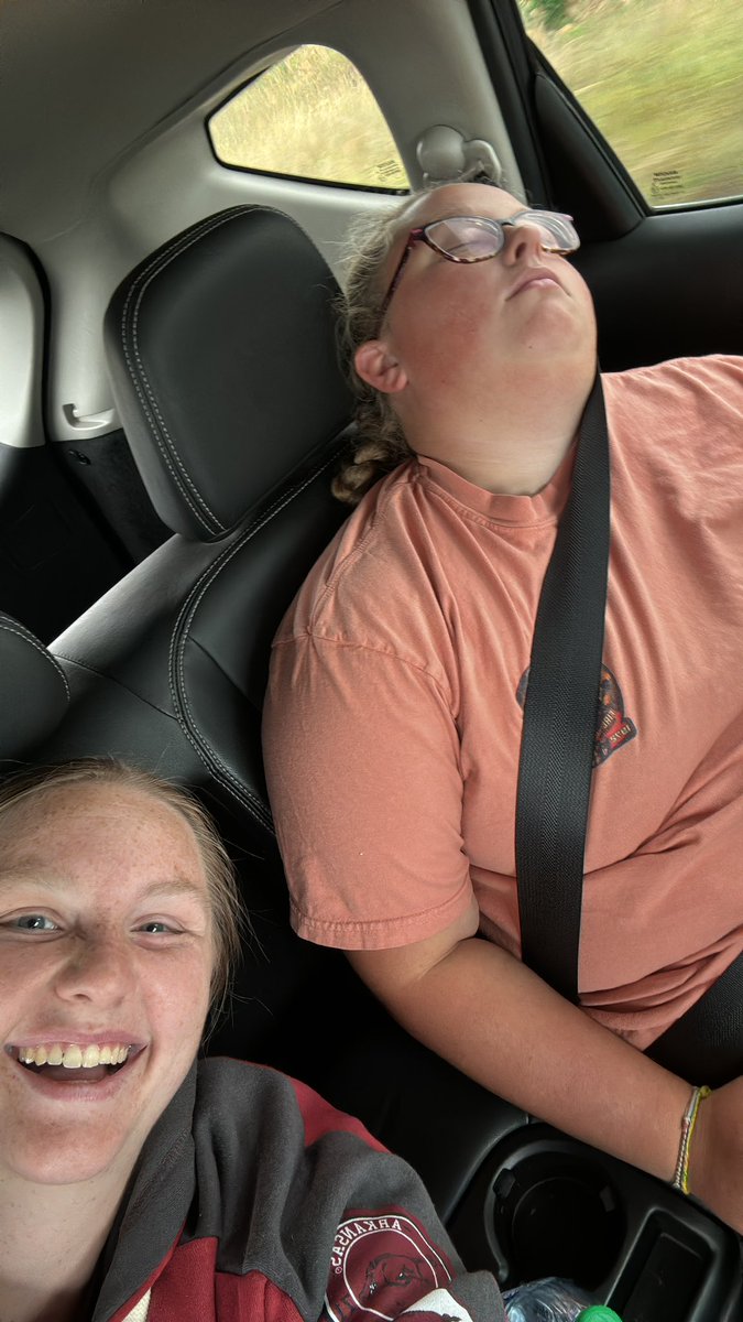 Megan18192's tweet photo. @drtlentz Of course we are! (She is out cold) https://t.co/JlwtMm4NmM