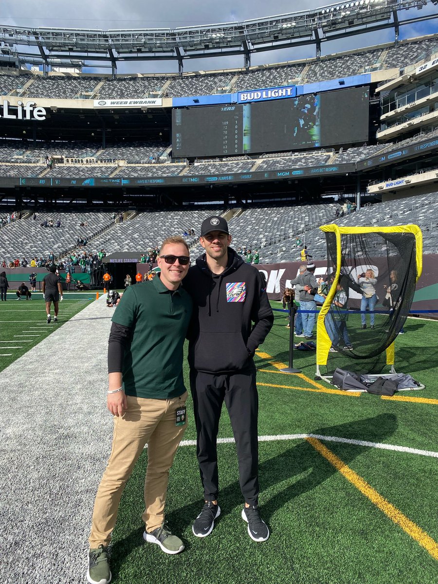 Pretty amazing moment today at the Eagles-Jets game! Thomas Witty ‘21 (Assistant, Personel Operations for the Jets) and Alex Tanney ’11 (Eagles QB Coach) connected for a quick Fighting Scots photo! #RollScots #NFL