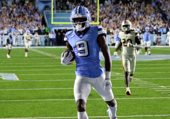 One of many outstanding photos taken last night by our @kevinroy95 as the #TarHeels beat Miami Here is @DevontezWalker