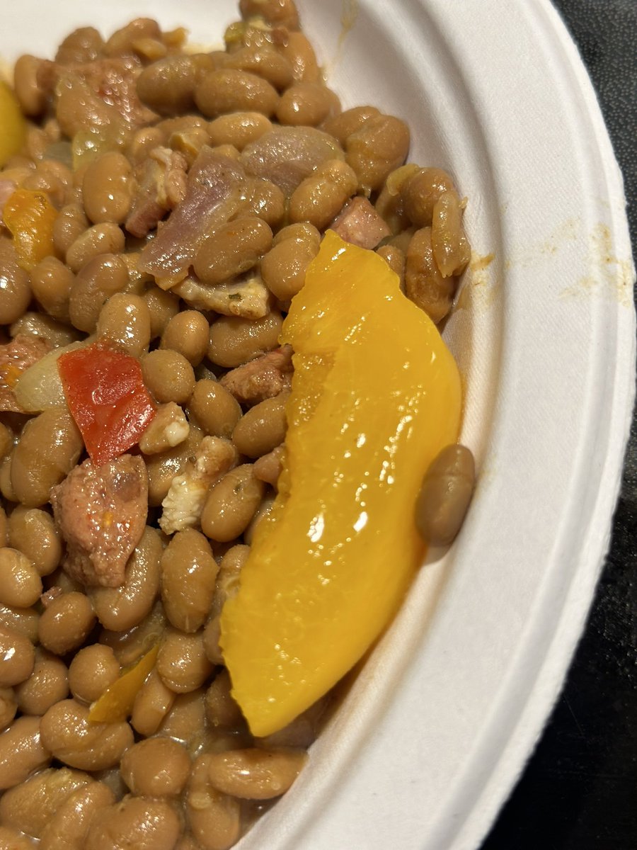devingee_'s tweet photo. My dad’s job had a cookout….he brought me a plate……WHY THE BAKED BEANS GOT PEACHES IN EM!! 🤢 https://t.co/d5LBI7sCB1