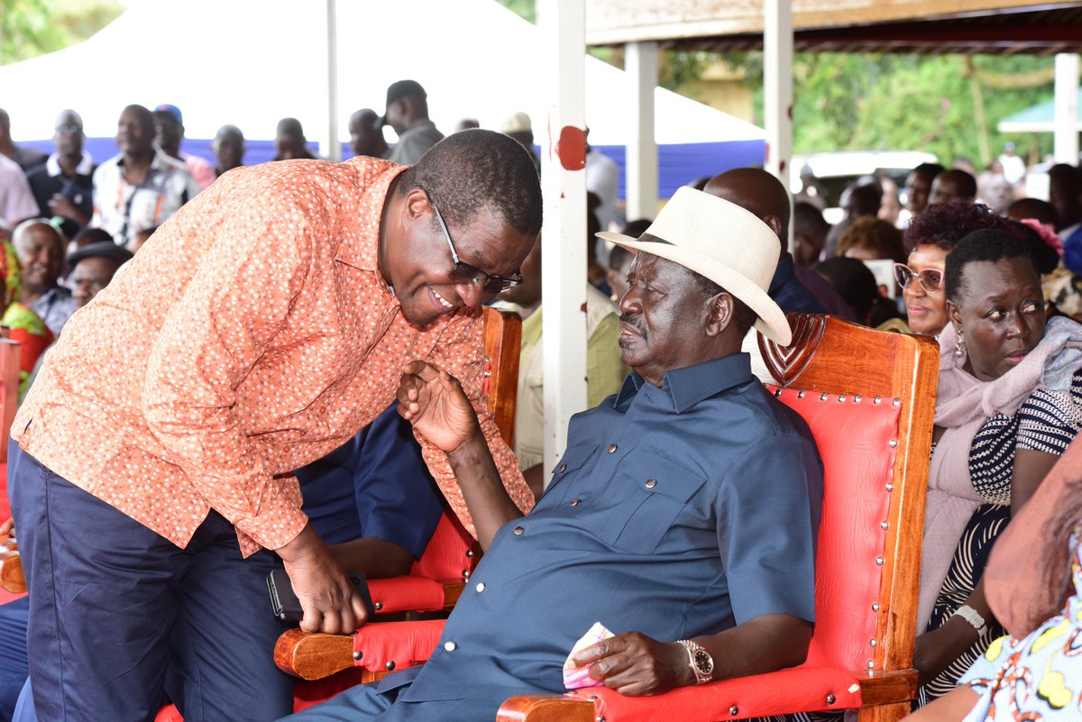 OyulaJohn's tweet image. @OpiyoWandayi consulting the Enigma. Baba's love is sufficient. 
#TheIntellectual
#SharedProsperity 
#BabasFinest