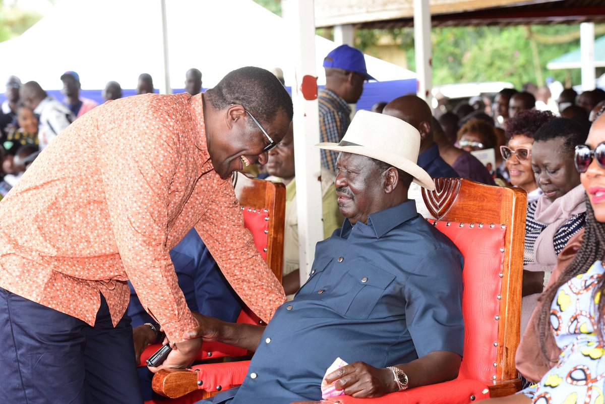 OyulaJohn's tweet image. @OpiyoWandayi consulting the Enigma. Baba's love is sufficient. 
#TheIntellectual
#SharedProsperity 
#BabasFinest