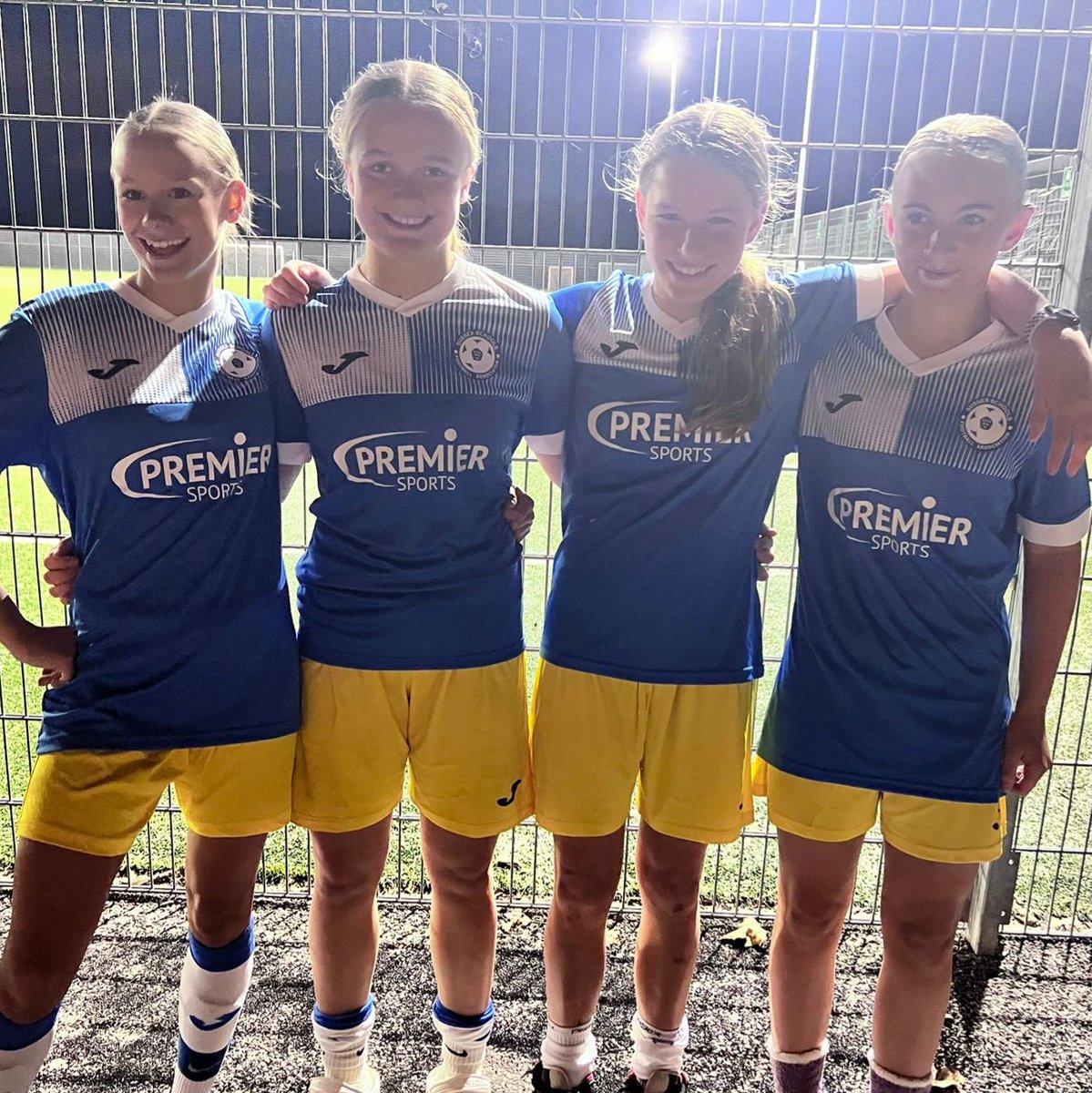 MrGloverman's tweet photo. Very proud of Worthing United Youth U14 girls stars Jaymie, Esme, Jasmine and Georgia who all started for @sussexschoolsfa this weekend. @wuyfc #TheseGirlsCan #GirlsFootball https://t.co/hBo2M3vEYQ