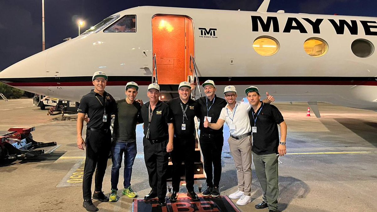 EretzSport's tweet photo. 🥊 Le Air Mayweather, jet privé du champion du monde de boxe Floyd Mayweather 🇺🇸, a atterri ce soir à Tel-Aviv 🇮🇱 avec à son bord 2,5 tonnes de nourriture et de matériel militaire destinés aux soldats de Tsahal. https://t.co/bV6AZPnx0E https://t.co/ecRR4Ub1vP