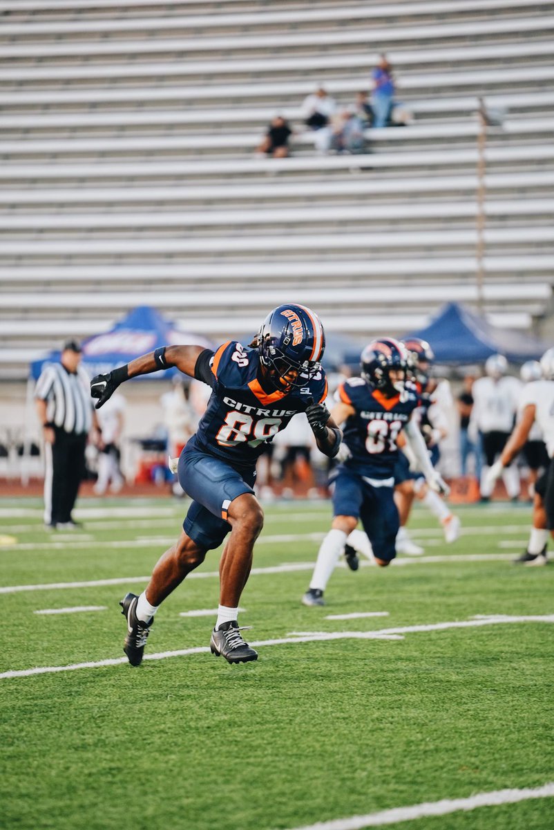 itsjulianwalker's tweet photo. GODS TIMING
3 Receptions for 2 Touchdowns 
More work to be done 
@CitrusFootball @CoachMike80 https://t.co/BljNgjp0fU