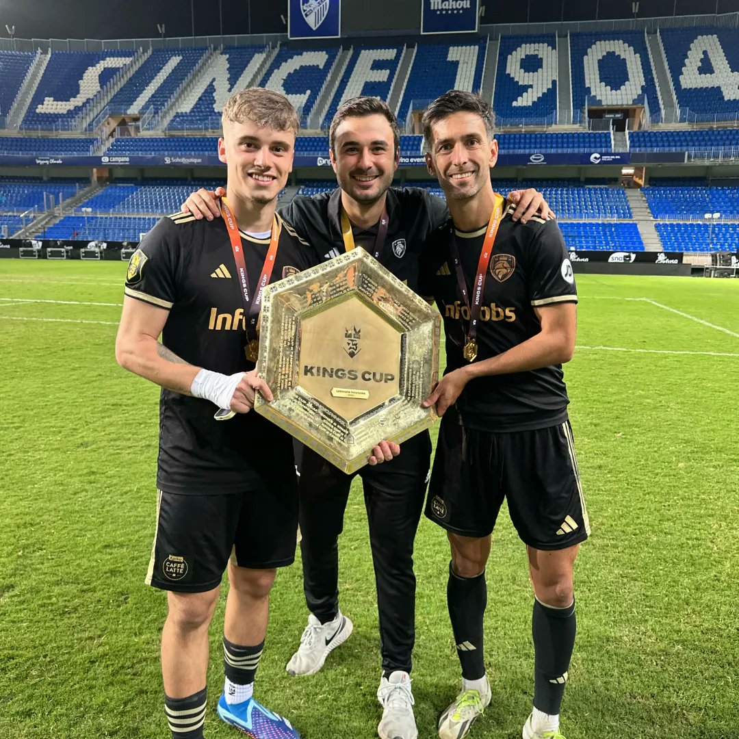 Raauul_10's tweet photo. CAMPEONES DE LA KINGS CUP👑🦁 

Inexplicable lo vivido ayer en Málaga. Un sueño. 

¡Vamos a por más! https://t.co/2hY1xxcyO8