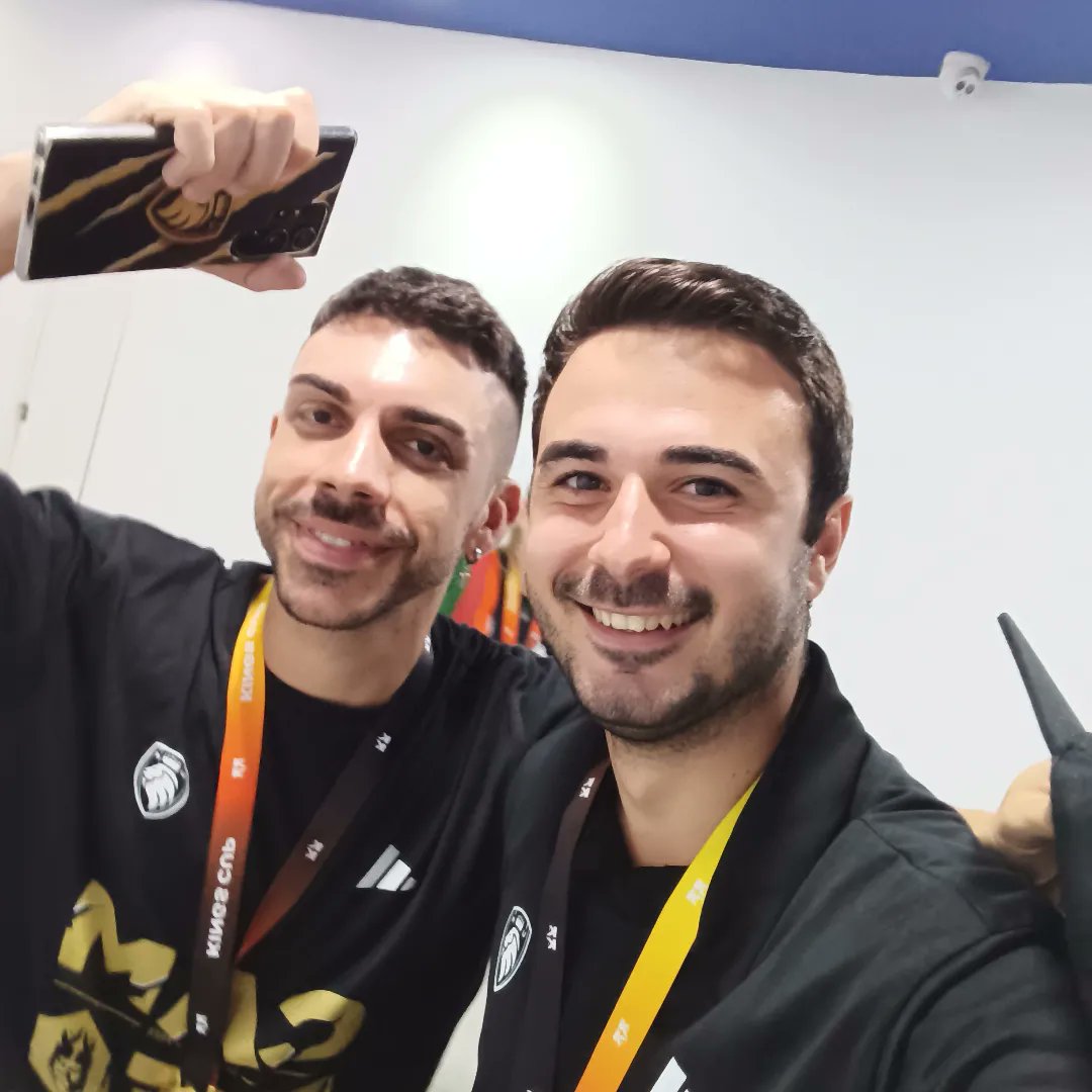 CAMPEONES DE LA KINGS CUP👑🦁 

Inexplicable lo vivido ayer en Málaga. Un sueño. 

¡Vamos a por más!