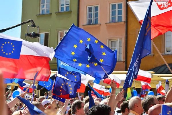 engerer's tweet photo. Exit polls in #Poland 🇵🇱 suggest a PiS Free Government Zone. This means a victory for democracy ✊🏽, europe 🇪🇺, rule of law ⚖️ and civil liberties 🏳️🌈. Congratulation to my friend @RobertBiedron & the rest of the opposition parties. Change starts now!
#PiSFreeZone #FreedomZone https://t.co/aaVTQ0g6eo