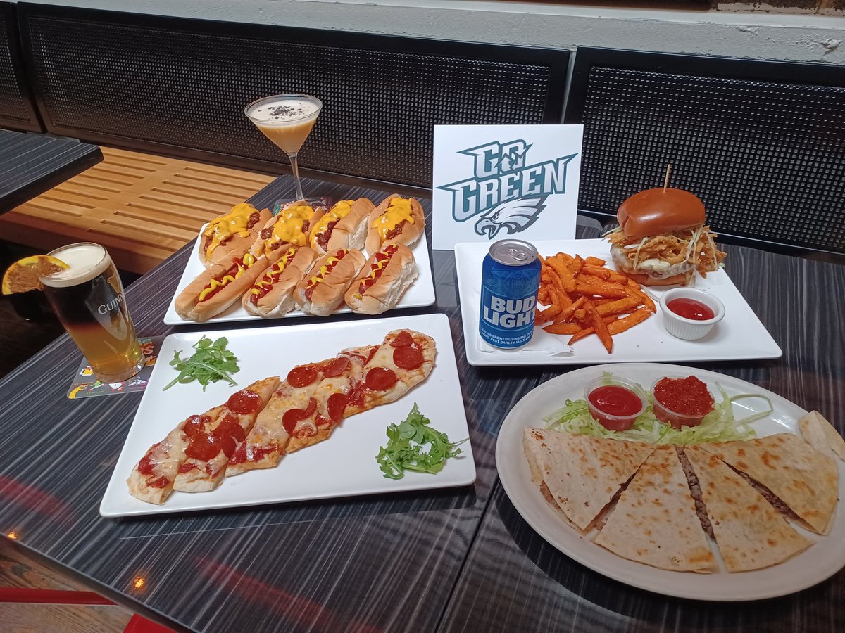 DevilsAlley215's tweet photo. Come on in have some good food and watch the Eagles beat the Jets.
#GoBirds #FlyEaglesFly #Eagles #DevilsAlley https://t.co/loJT3u8IYq