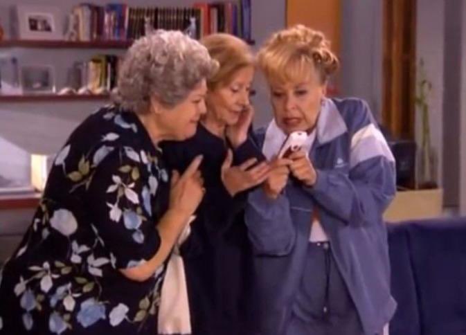 luuciatombillaa's tweet photo. mis amigas y yo poniéndonos al día https://t.co/dd6lGbMQ7y