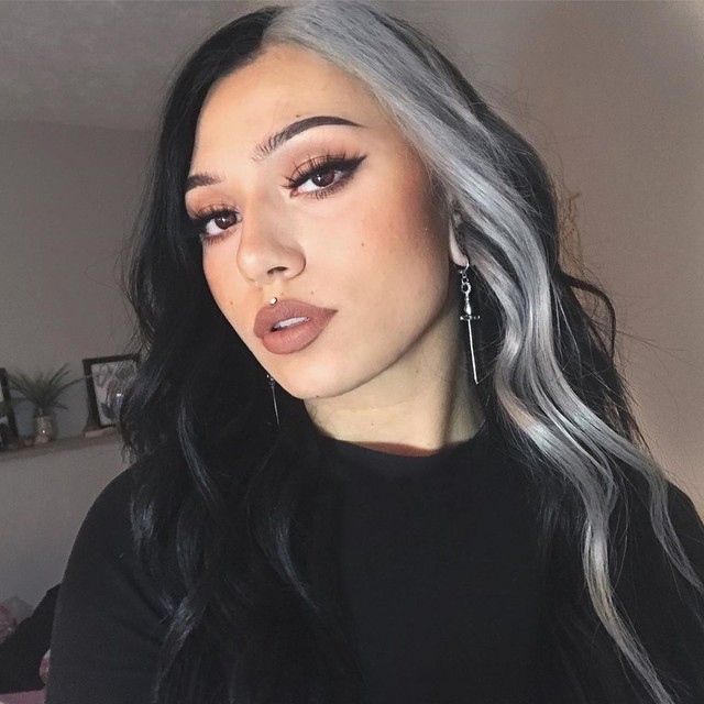 arcticfoxcolor's tweet photo. We have't blinked once since seeing @ggvmarie in this Sterling and Transylvania color block😍 🖤  #afsterling #aftransylvania #hairdye #haircolor https://t.co/Gg5FyLk8Al
