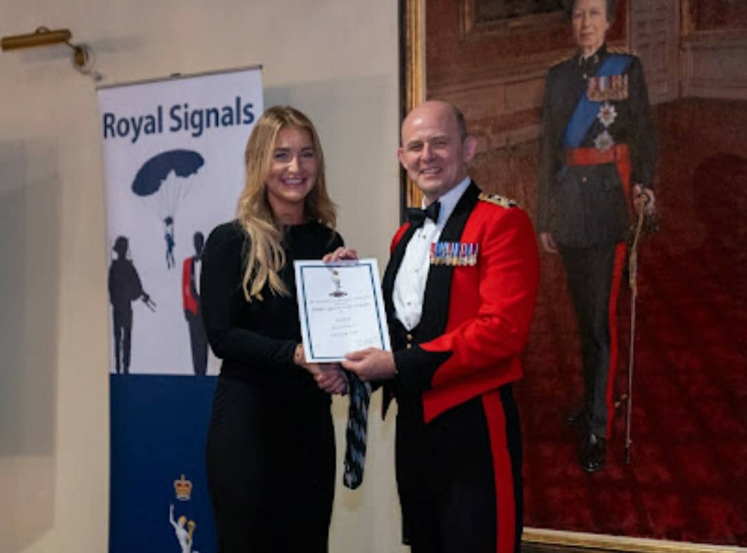 Congratulations to our DoF WO1 (RSM) Mike Williams, Mens Coach Sgt Jack May and Women’s player LCpl Lucy Pears on being awarded their @R_Signals Corps Colours at the Corps Sports Dinner.

#TheSoldiersGame #OneClub

⚪️🔵
@Motif8ltd @andyb3303 @SiSmith370 @RSigsCharity @CivicaUK