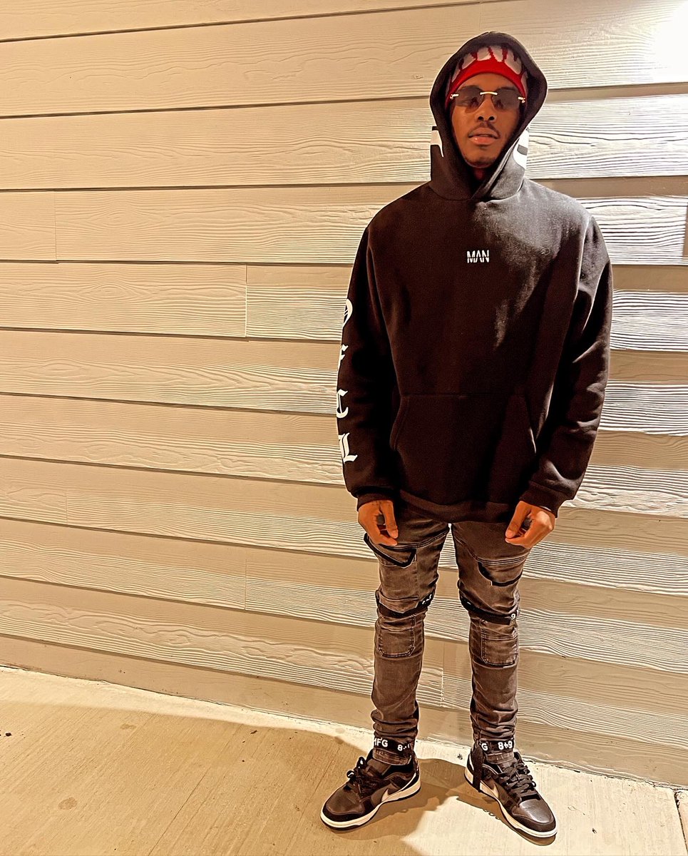 1liildee's tweet photo. Niggas pillow talkin kno you tired of yawnin go get ya rest💤 Real brick baby, section 8, my cousins WIC babies🏚️ https://t.co/9mBB6rXTvS
