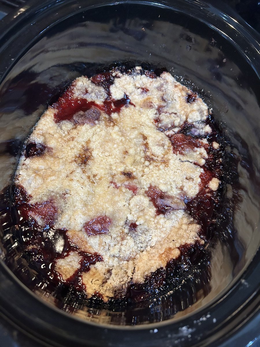 pinkpanda_23_'s tweet photo. My first dessert in the slow cooker was a Berry Crumble! Obviously I had custard and ice cream 😂 I’m in some kinda food coma now 🤭
All my gym stuff is ready for the early start and a productive week 🤗 #Reset #Refeeds https://t.co/ktgWhJejSo