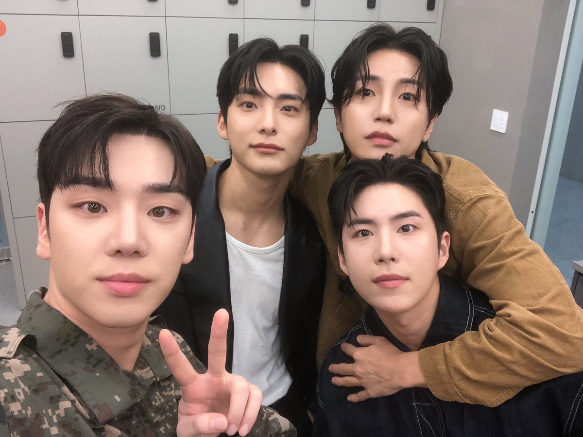 Junhee_AR's tweet photo. 📸 | 231013
جونهي من تحديث حساب ايس على X مع الاعضاء. ✨
-
#에이스 #박준희  #JUNHEE https://t.co/LoIHaiqYRE