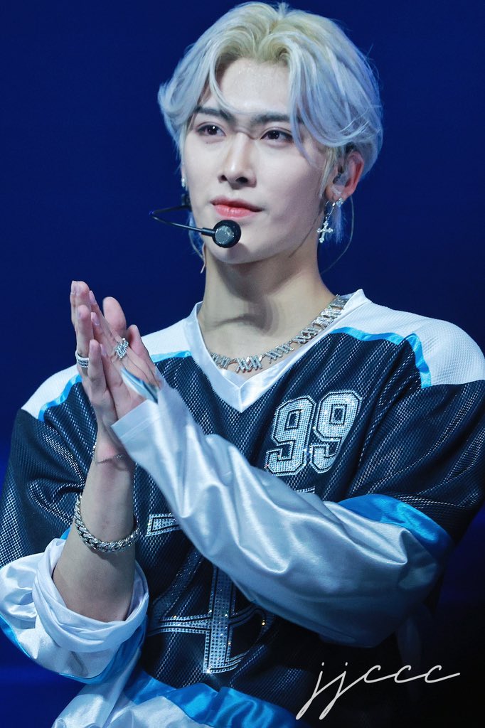 ℛ𝒾𝒸𝓀𝓎 리키

1015 
MCOUNTDOWN PARIS

#ℛ𝒾𝒸𝓀𝓎 #리키 #ZEROBAESONE #ZB1 #RICKY #沈泉鋭 #沈泉锐 #제로베이스원 #飯拍