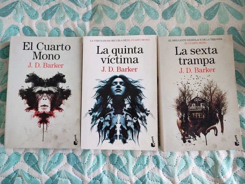 heminguay_'s tweet photo. Este fin de semana me he acabado la trilogía de “El cuarto mono” y BUA. Creo que es de lo mejorcito en novela negra que me he leído este año, os los recomiendo con creces. https://t.co/633XbpuiqI