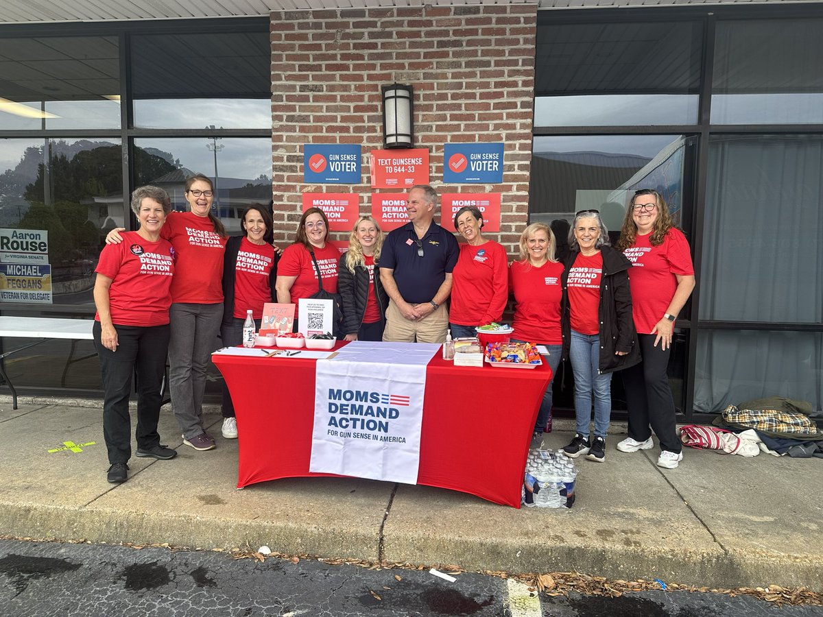 What a weekend!!! Knocked over 100 doors for gun sense champions @AaronRouseVaBch @AWGNorfolk @SenMMason @MikeFeggans @PhilforVirginia @JessAnderson4VA for our #WeekendofAction #MomsDemand #MomsAreEverywhere #VALeg