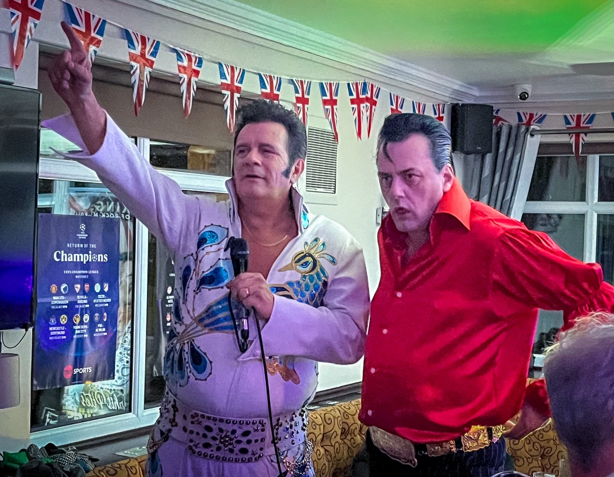 Elvis still very much alive and well last night <a href="/allanhoward58/">CROWN & ANCHOR RODLEY</a> #rodley #crownandanchor