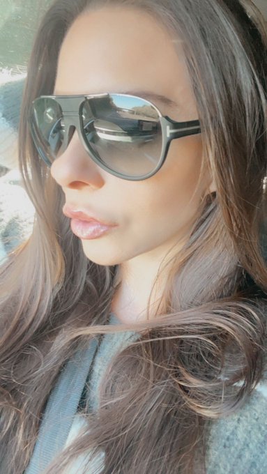 Sunday pout 💋 https://t.co/kZWQAbpU1M