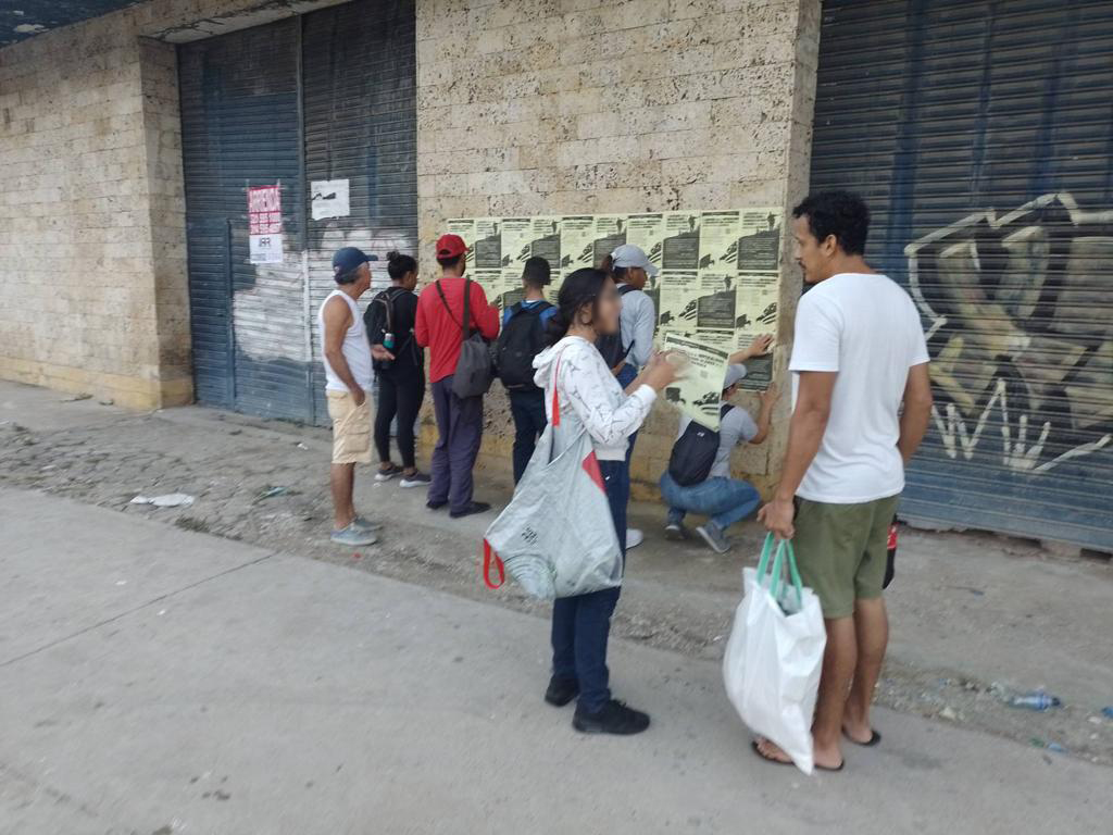 ComRevCo's tweet image. En Cartagena,  a lo largo de la Avenida Pedro de Heredia, se pegaron aproximadamente  1000 afiches. Durante la jornada se dieron discusiones y diálogos con  algunos transeúntes sobre la importancia de condenar el asedio israelí  sobre #Gaza. #Gazagenocide #GazaUnderAttack