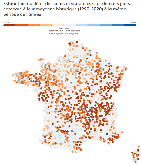 FabienJubertie's tweet photo. Et pour corroborer mon précédant tweet sur l'étiage de la Loire en 2023, 2 cartes : l'une montrant l'écart à la moyenne des débits des cours d'eau au 15/10/23 (VigiEau); l'autre montrant les arrêtés sécheresse au 15/10/23 (France Info). Vivement la pluie! https://t.co/jtyESoLTqH