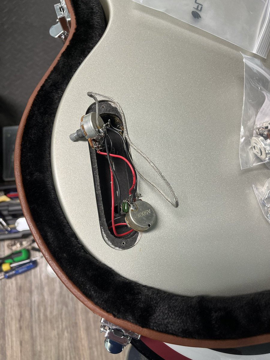 sextonsrepair's tweet photo. Guitar soldering repair and amp cleaning repair https://t.co/3a4K03pTZr