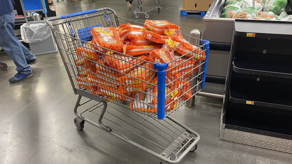 jcincorporated_'s tweet photo. who tf is hoarding the bread https://t.co/xK6tHQBJOZ