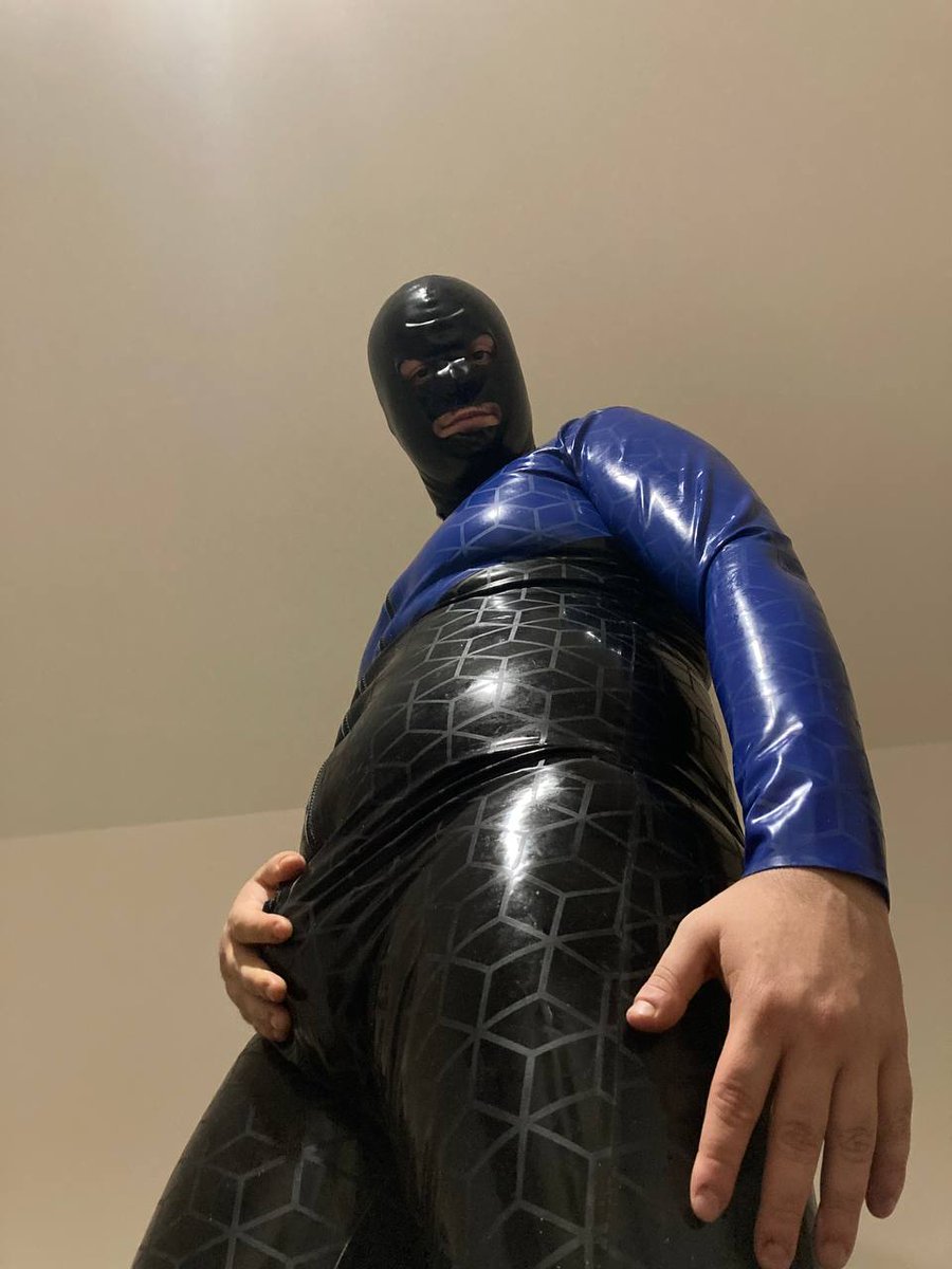 Little preview of one of my latest contents on onlyfans.com/latexluis
Go check it for more!
#latex #fetish #bondage #domination #+18 #rubber #guy