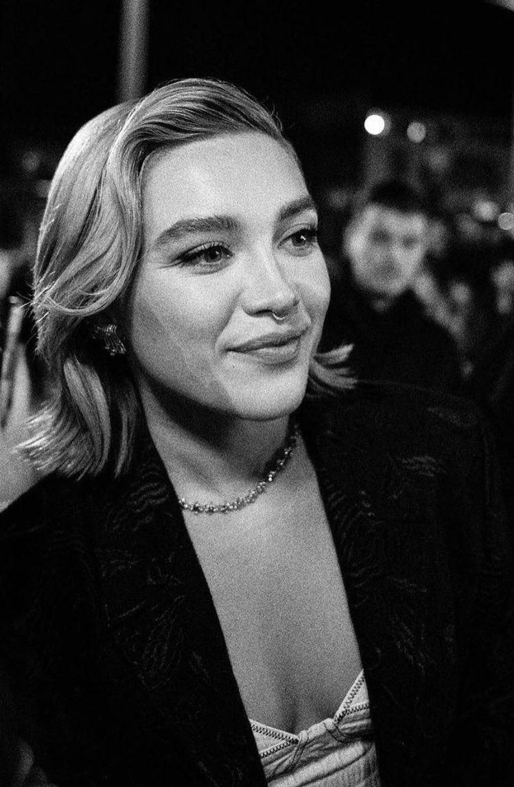 𝘙𝘰𝘺𝘢𝘭𝘴𝘵𝘢𝘳𝘥𝘶𝘴𝘵𝘨𝘪𝘳𝘭 𝘱𝘰𝘴𝘵𝘦𝘥 𝘰𝘯 𝘪𝘯𝘴𝘵𝘢𝘨𝘳𝘢𝘮:

  Making an appearance at the opera tonight. Lovely to see so many supporting the arts.