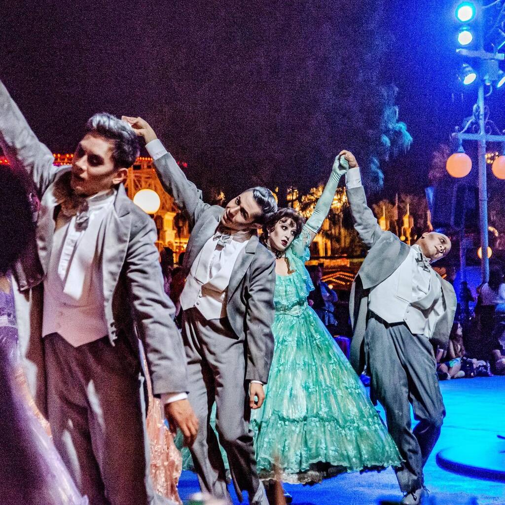 MurrayBellhop's tweet photo. Dance the night away at Oogie Boogie Bash
#hauntedmansion #oogieboogiebash #frightfullyfunparade https://t.co/JXJ9bwCd3E https://t.co/BHkezo93M3