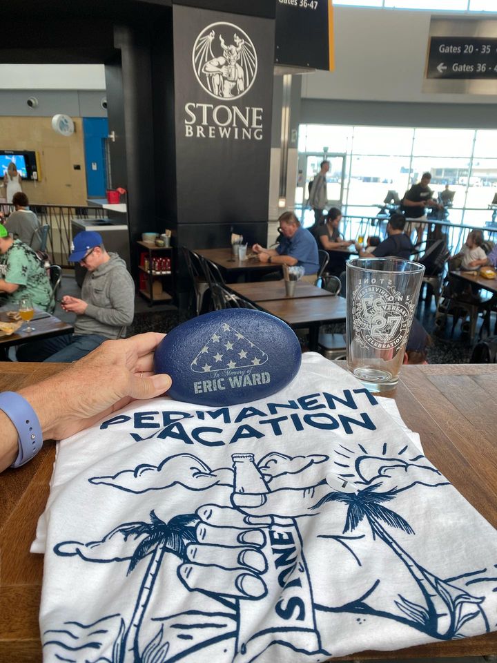 4WARDproject's tweet image. Rock 23-207 for Eric was found at Pilot Butte in Bend, Oregon by Cheryl Rogers. She left it at @StoneBrewing  in San Diego airport.🇺🇸  To place a rock out in the world to help our efforts to stop military/veteran suicide, go to 4wardproject.com/store.html ⬅️ #end22aday #4EricWard