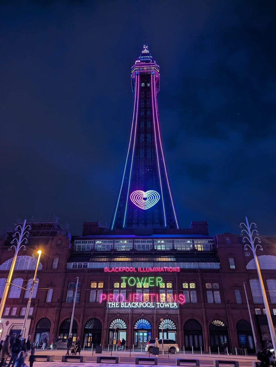 Pink & Blue tower to mark the end of baby loss awareness week! #babylossawareness #VisitBlackpool #BLAW23 @SandsUK @Blackpooltower2 @BLA_Campaign