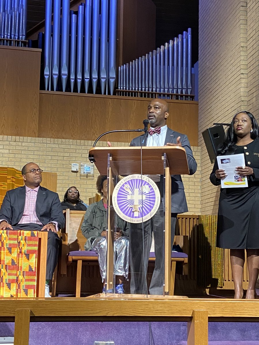 jayaugustine9's tweet photo. Special thx 2 @NatalieforNC & @zackhawkinsnc 4 the #ExcellenceInPublicService Award, presented during @StJosephAME’s #SneakerSunday 4 #youngpeople. 🙏🏾 TGBTG https://t.co/9gVbWvyU5t