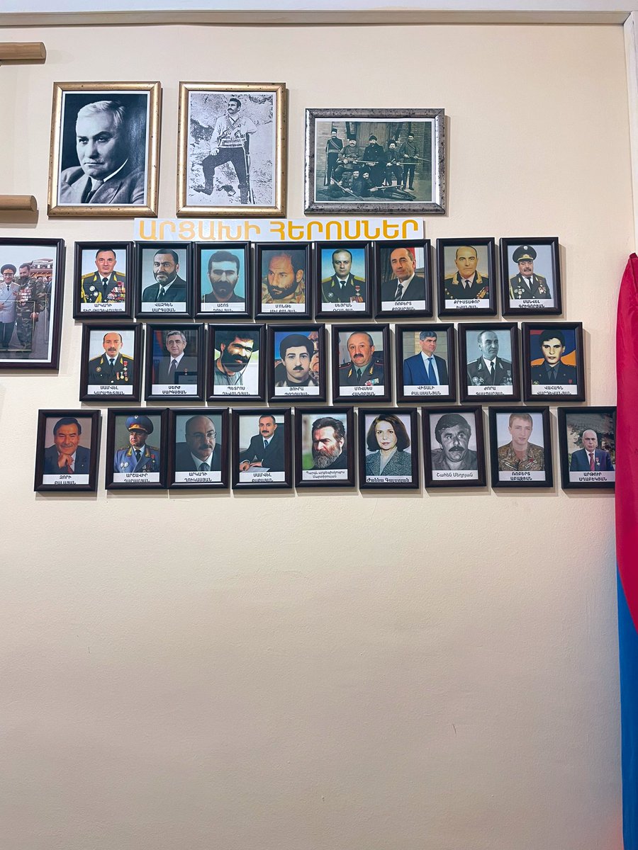 samybenik's tweet image. Tous nos héros de l’Artsakh réunis sur un même mur!

Un jour nous reviendrons sur nos terres ancestrales 🇦🇲💪

#SanctionAliyev
#ProsecuteAliyev