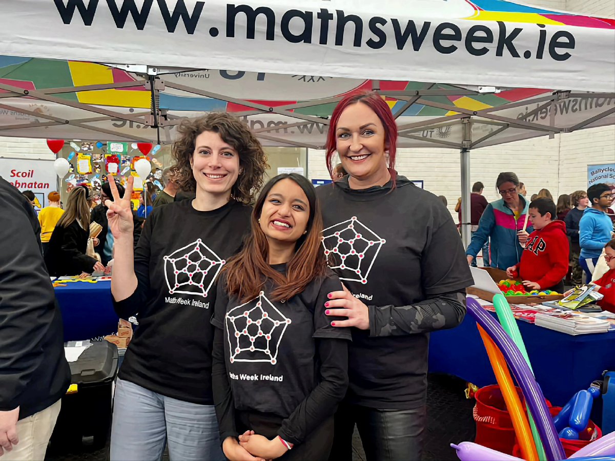 Karolyn_Mc's tweet image. Team @mathsweek enjoyed a warm Munster welcome at the Science &amp;amp; Maths Fair today 😃 Working hard or hardly working? This team make the job easy! #IUseMaths @CalmastWIT @SETUIreland