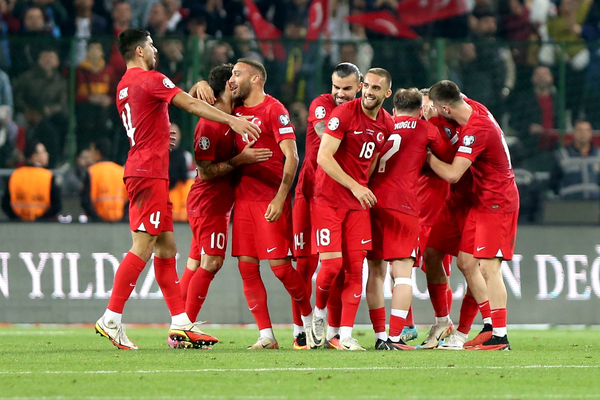 GalatasaraySK's tweet photo. 🇹🇷 Milli Takımımız, #EURO2024'e katılmayı garantiliyor! 🇹🇷

Bekle bizi Almanya! 🙌

Tebrikler #BizimÇocuklar! 👏 https://t.co/U3maItX1ze