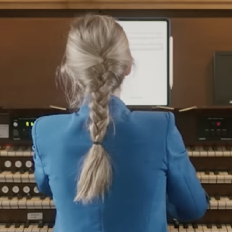 TonyFullerM's tweet photo. I have heard @annalapwood described as the @taylorswift13 of classical music which I was not convinced about until I noticed this, Taylor's album cover for #Evermore and Anna playing #Experience ;) : https://t.co/0V7FvYR7Lu
