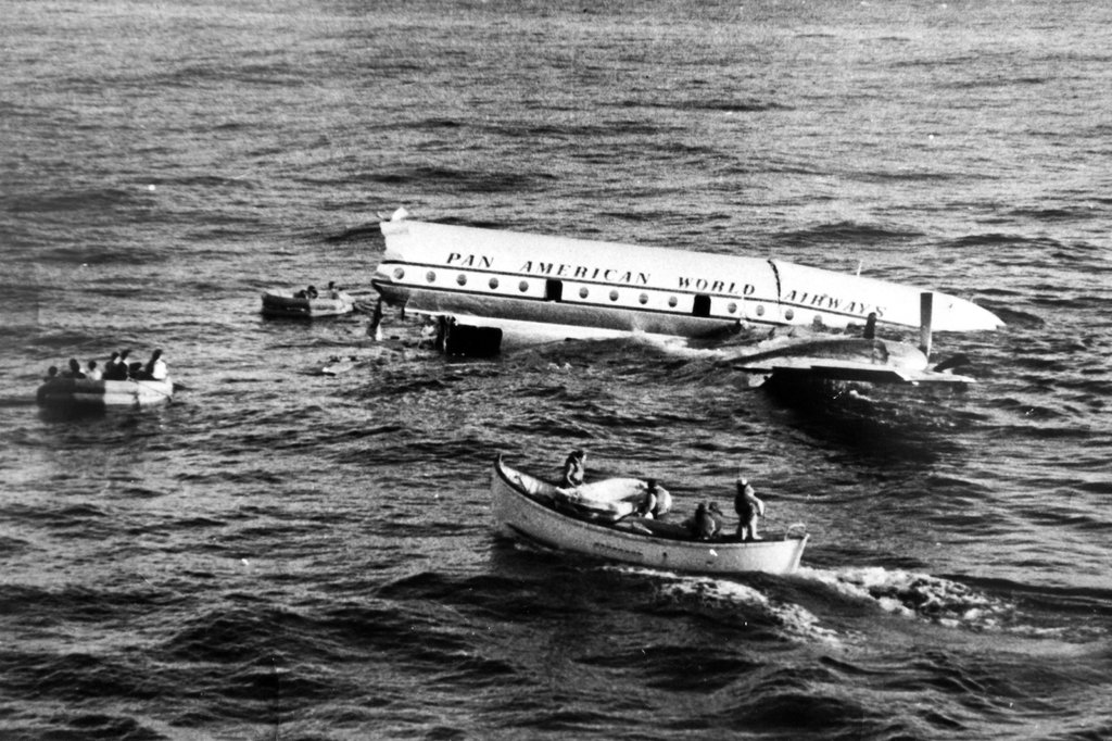 ron_eisele's tweet photo. 16 October 1956. Pan American World Airways’ Boeing Model 377 Stratocruiser N90943, Sovereign of the Skies, enroute to San Francisco, suffered engine failure and came down in the North Pacific Ocean near USCGC Pontchartrain. All aboard rescued. https://t.co/Yt3Cc55FaN