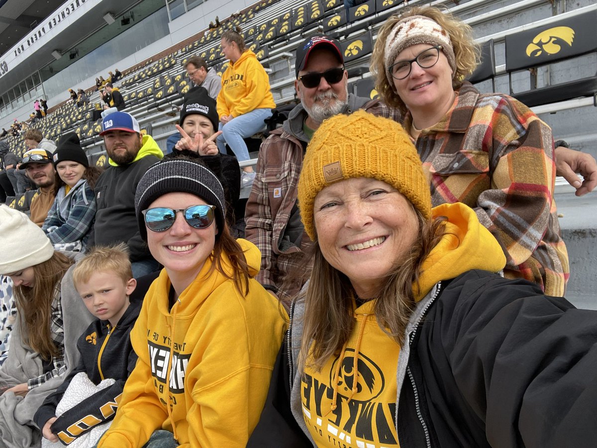 BeTheGood_YOLO's tweet photo. #FightForIowa #IowaWBB ready for the game!  Go Hawks!! https://t.co/geypPmXzqN