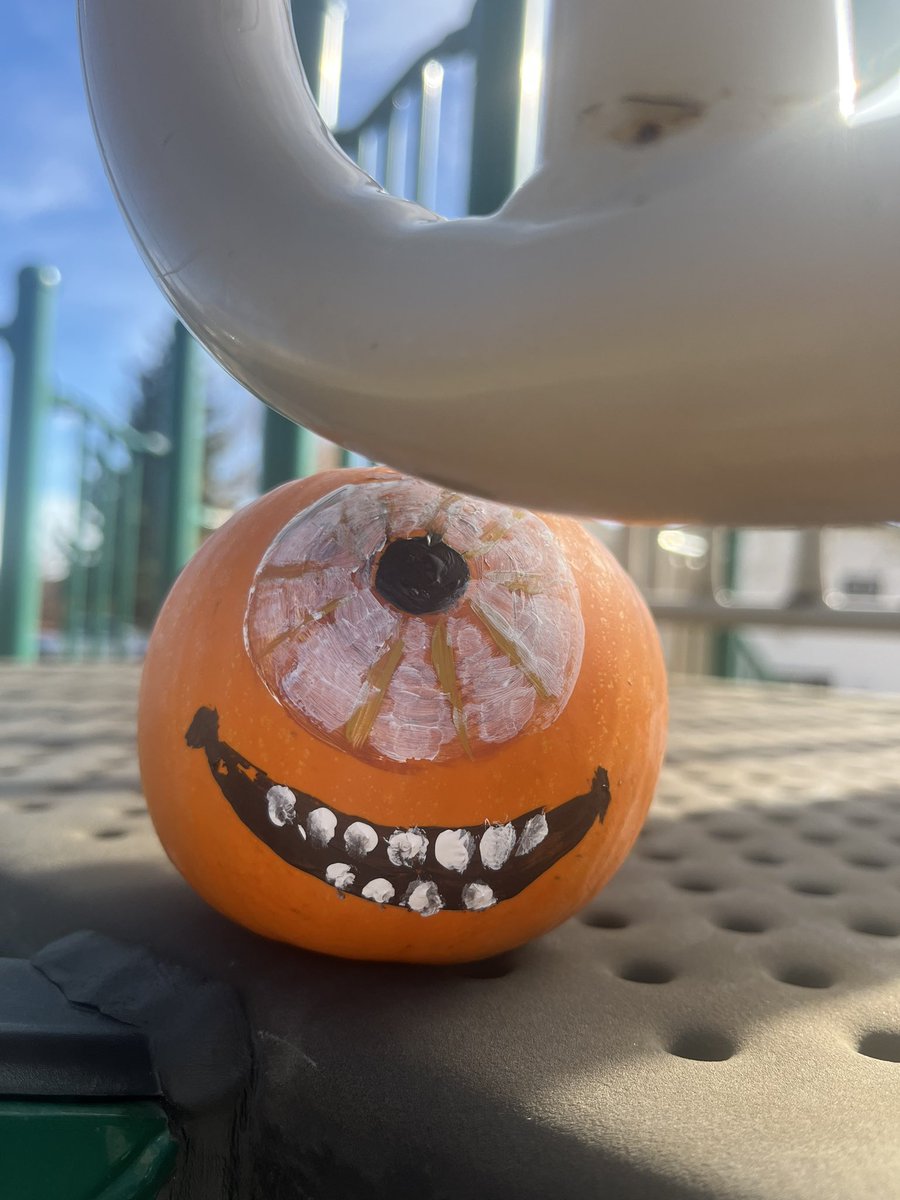 RanchlandsCA's tweet photo. Help.  My name is Pie and I am a cheerful pumpkin known for my love of all sweet things. I have a dream of opening an ice cream stand in a cute park serving delicious pumpkin pie favoured ice cream. 

Please bring me back home. https://t.co/Oz8QCwYrqK